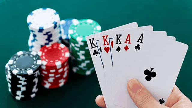 Phuong phap de ket hop bai sieu dinh trong game Poker