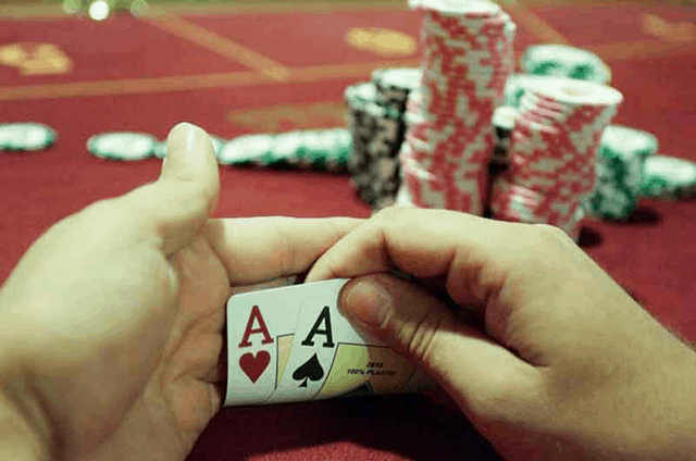 Trong cuoc dau Poker co phai chi dua vao may man?