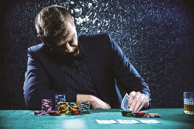 Những lợi thế của các vị trí trong khi chơi Poker 9 người online